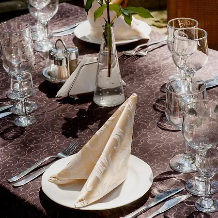 Otel Zolota Gora Hotel-rancho Ujgorod